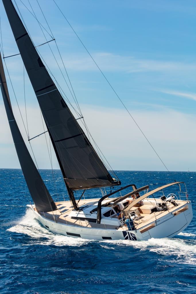 sailing yacht charter dubai