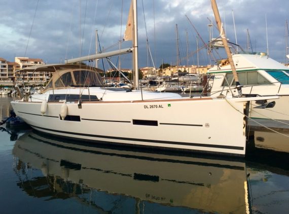 Dufour 382 (2018)